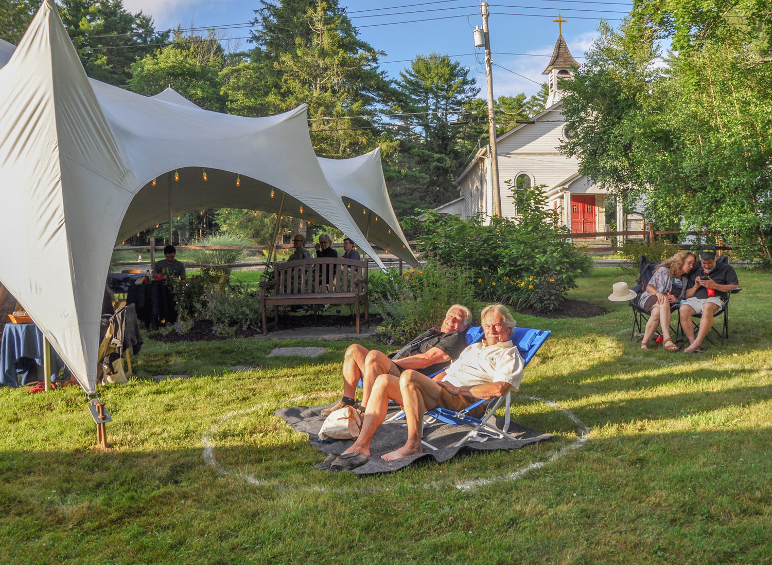 Safely distanced under tents and spaced apart in pairs or groups on the lawn, audience members were treated to a magical evening under the stars, serenaded by the truly gifted Nicholas Rodriguez in the garden of the Forestburgh Playhouse.